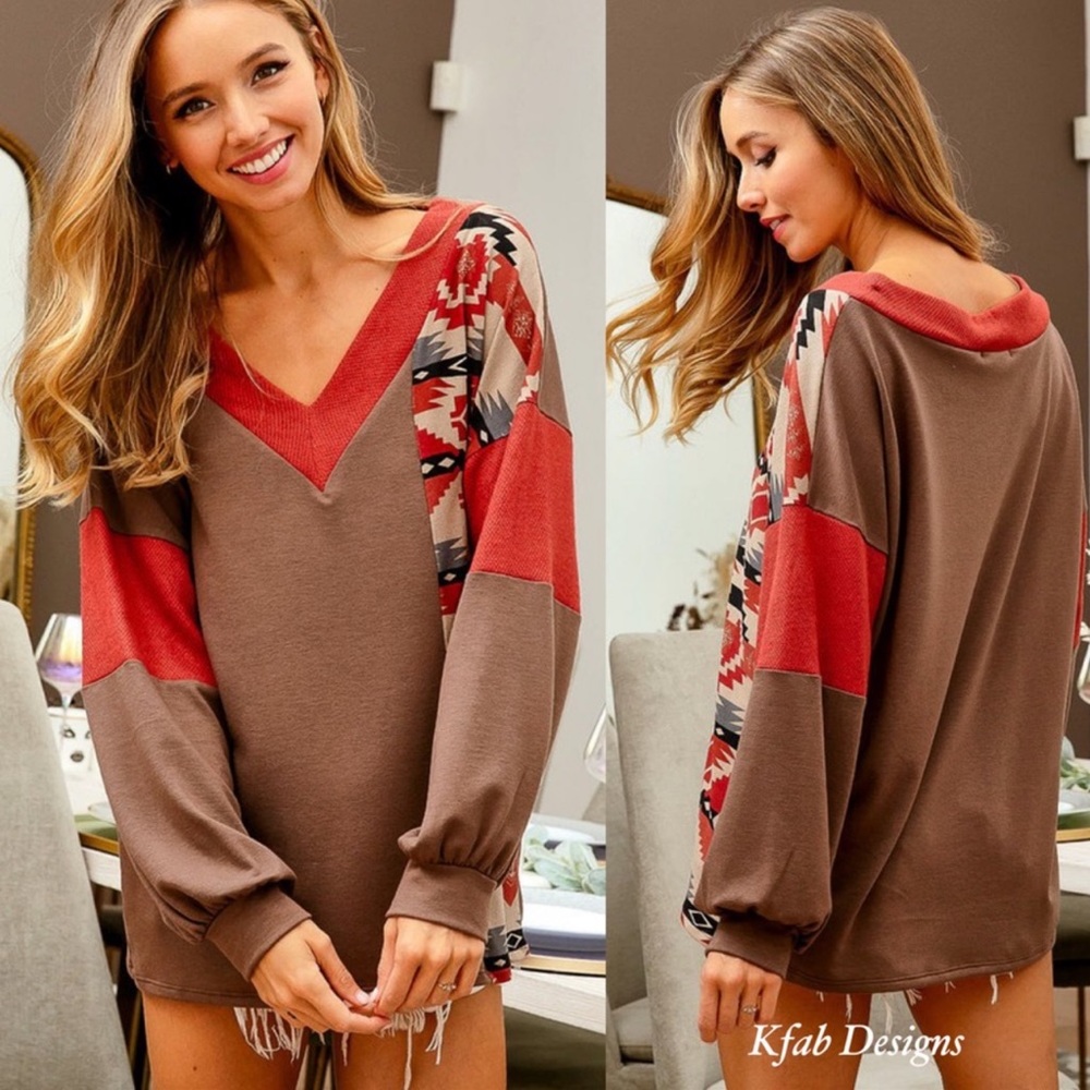B26❤️🤎Wow!❤️Gorgeous mocha v-neck top w/southwest red+multi trim-pure stunner!